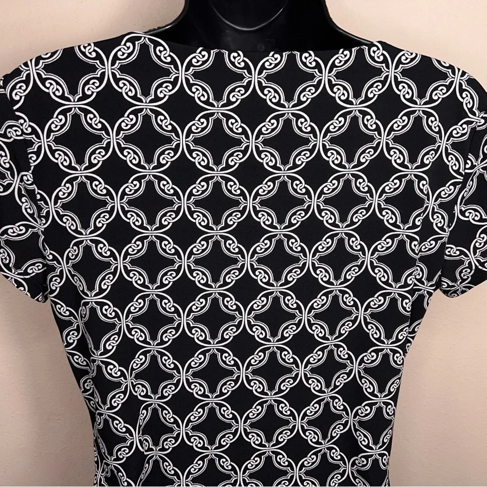 XS White House Black Market Short Sleeve Blouse Stretch Geometric Print